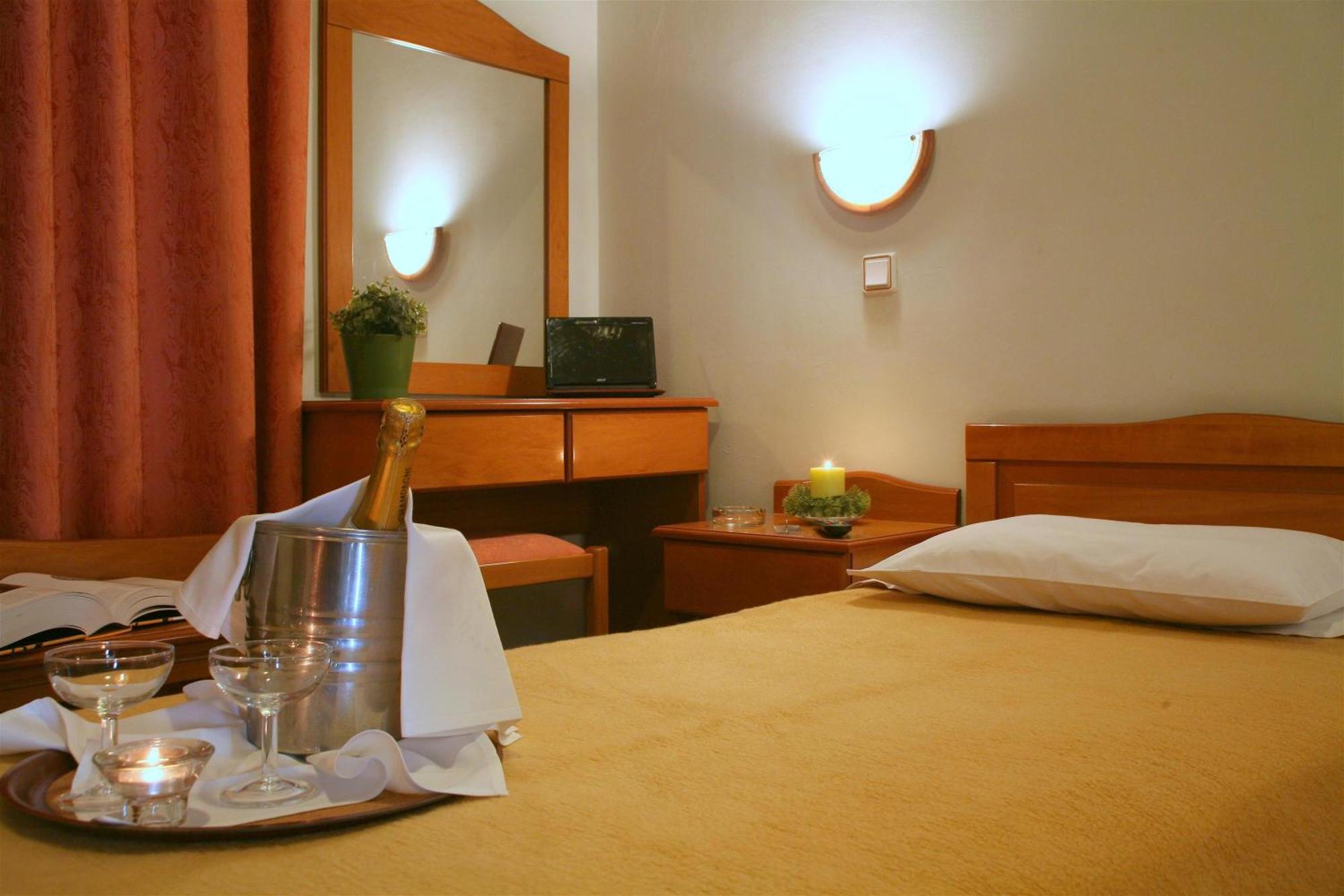 Oceanis Hotel Солун Екстериор снимка