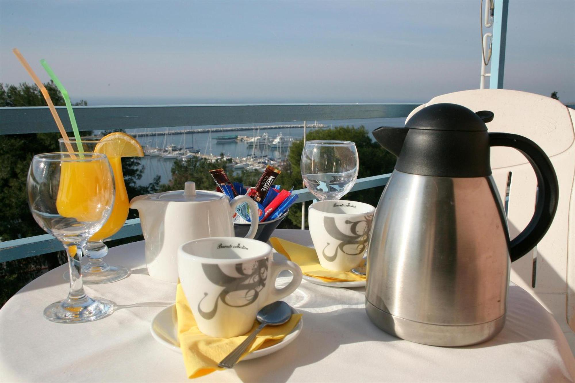 Oceanis Hotel Солун Екстериор снимка